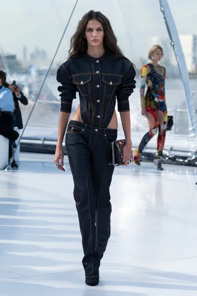 Look 32